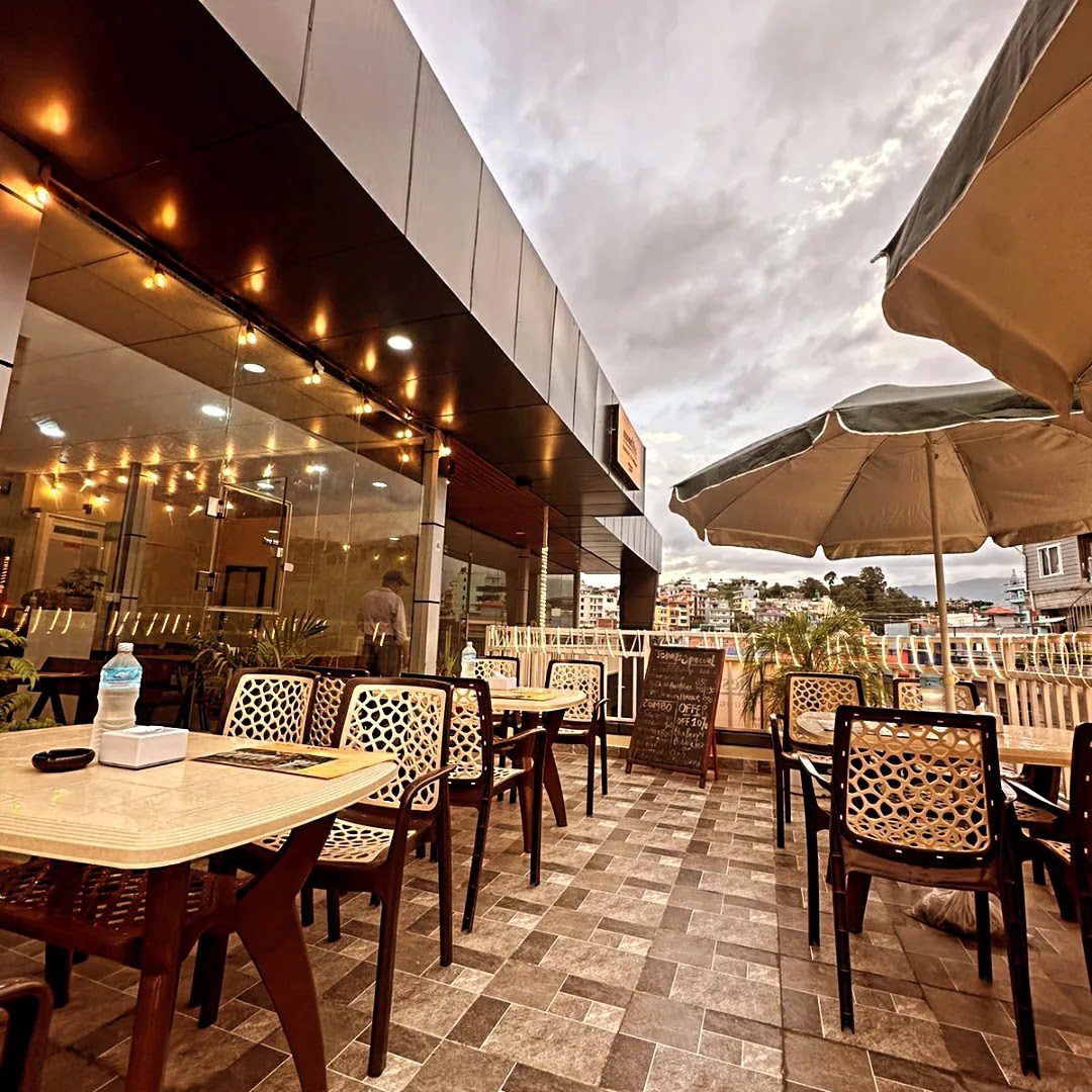 MUNCHIES EATERY AND LOUNGE