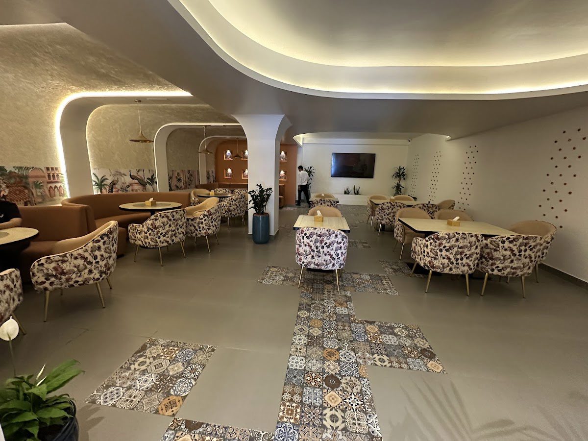 AZA COURTYARD (Bar & Grill)